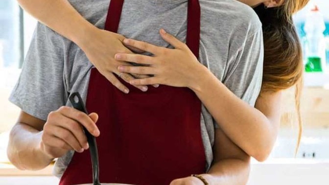 Birini çok sevdiğinizi belli etmelere doyamaz mısınız, ne kadar çok sevseniz de gizli gizli mi belli edersiniz?
