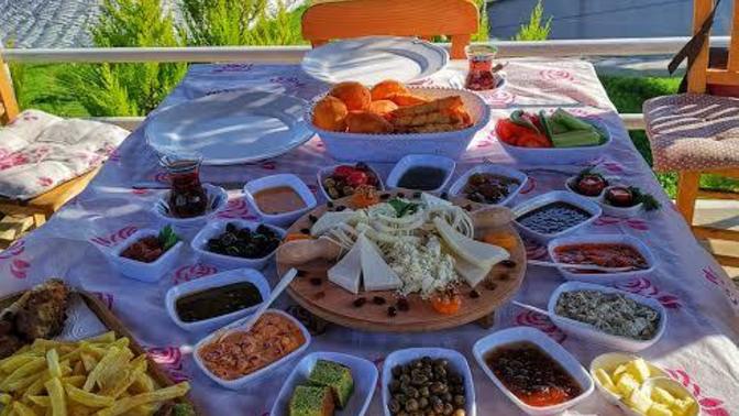 25 liraya serpme kahvaltı yapacağım mekanı nerede bulabilirim?