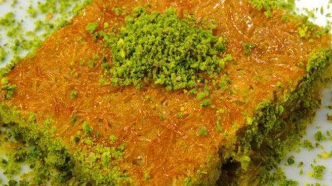 Baklava ve kadayıf arasında sizin favoriniz hangisi?