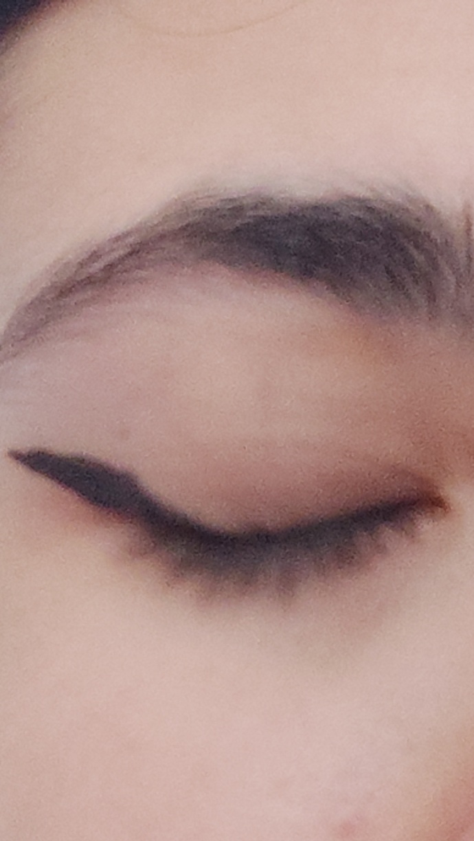 İlk defa eyeliner çekiyorum, olmuş mu?