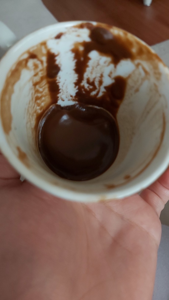 El falı ya da  kahve falı baktırmak isteyen?