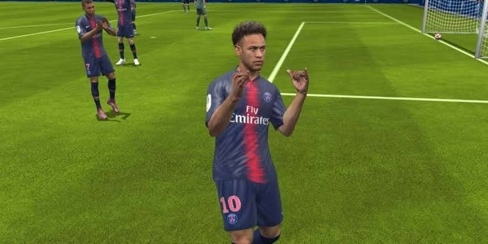 Sizce FIFA mobilemi yoksa Efootball mobilemi?