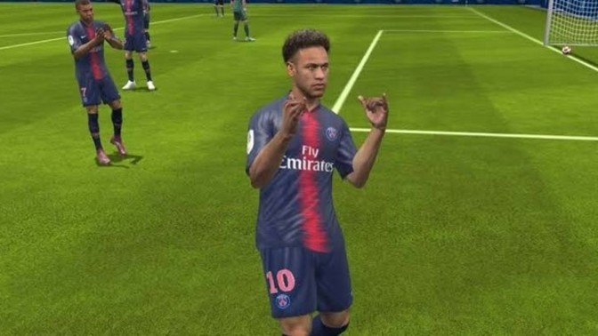 Sizce FIFA mobile'mi yoksa Efootball mobile'mi?