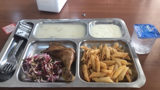 Ucuza her gün Üniversiteden yemek yiyiyorum nasıl görünüyor 😁😄?