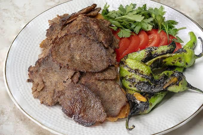Tantuni ve döner ikilisinden hangisini yemelere doyamıyorsun?