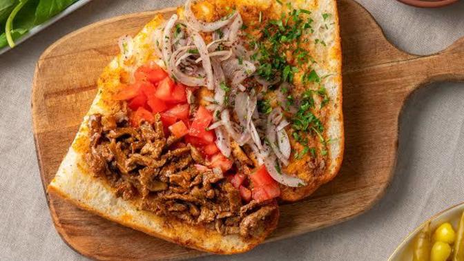 Tantuni ve döner ikilisinden hangisini yemelere doyamıyorsun?