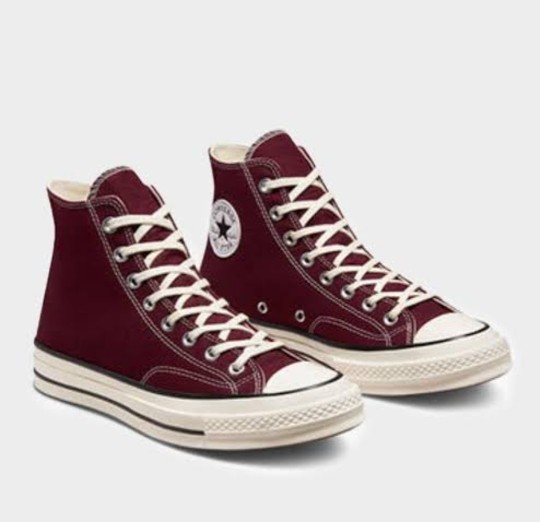 hangi renk converse daha güzel duruyor ve hangisi her şeyle uyar?