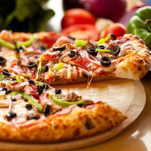 Lahmacun mu daha çok parmaklarınızı yedirtir, pizza mı?