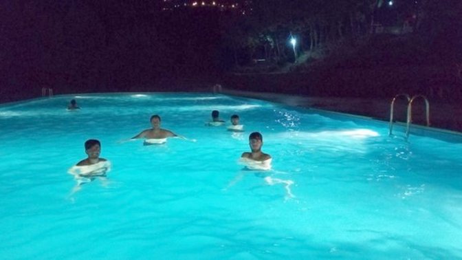 Daha önce hiç gece denizde yüzdün mü?