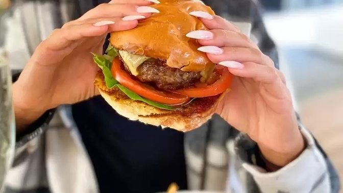 İlk buluşmada hamburger yenilir mi?