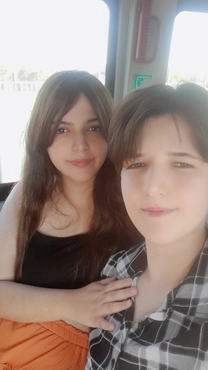 Sevgilime saçlarımın yanlarını biraz kestireyim kulağıma gelmesin dedim ve uzasın öyle kestir dedi acaba kisa saçlı beğenmedi mi?