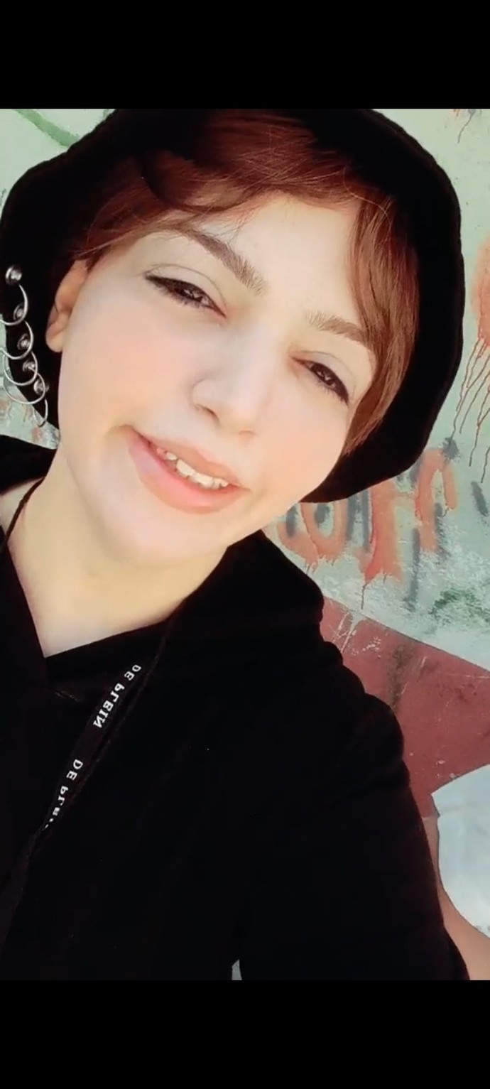 Sevgilime saçlarımın yanlarını biraz kestireyim kulağıma gelmesin dedim ve uzasın öyle kestir dedi acaba kisa saçlı beğenmedi mi?