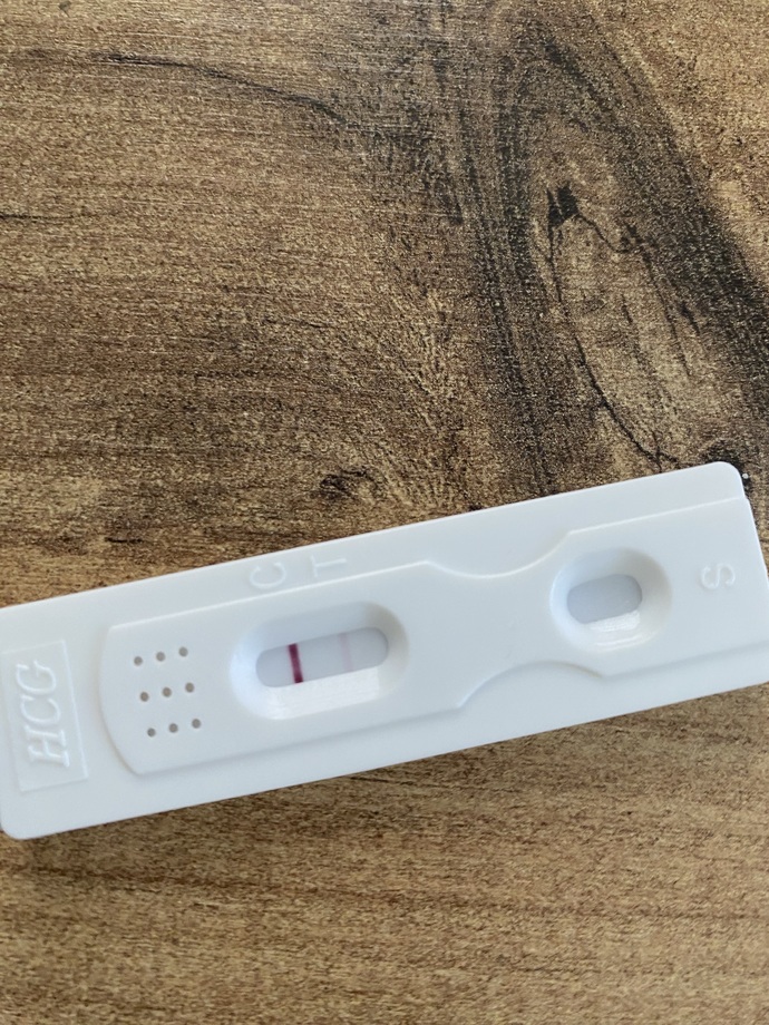 Arkadaşlar hamile miyim? Böyle olması normal mi Hcg mi düşüyor?