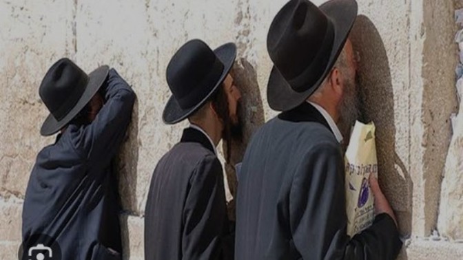 Görseldeki "İsrail'deki ağlama duvarı". Sizce bu duvar İslamiyet'in perde arkası mı?