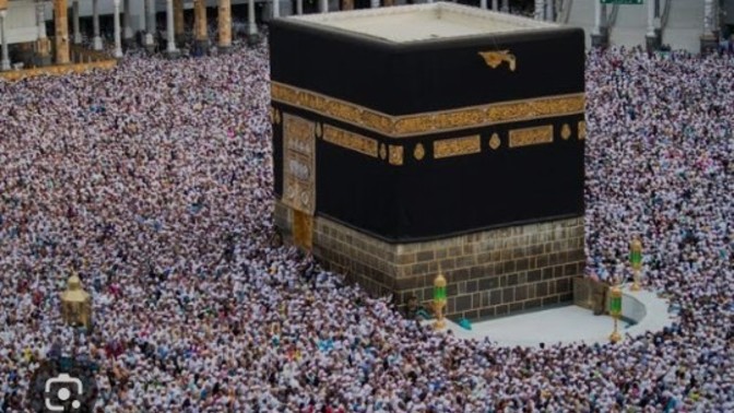 Hacı adayları Kabe'nin etrafında neden 7 defa dönüyor? Kabe neden siyah-gold (altın) renkte?