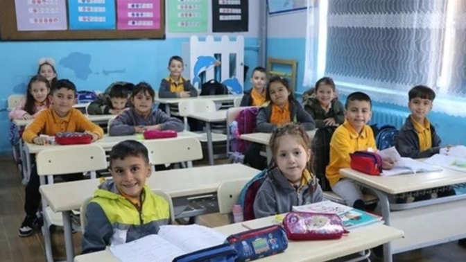 OECD'nin raporuna göre Türkiye'de 10 kişiden sadece 2'si eğitim sistemine güveniyor. Siz bu rapora katılıyor musunuz?