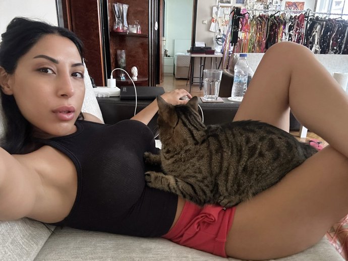 Kızımın eve getirdiği kediye bakın. Adı sizce ne olsun?