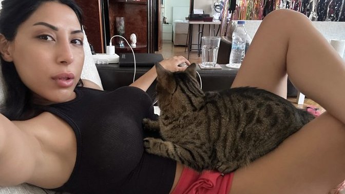 Kızımın eve getirdiği kediye bakın. Adı sizce ne olsun?