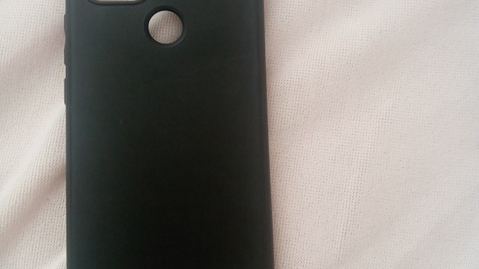 Sizce bu telefon kılıfı hangi marka’ya ait😂?