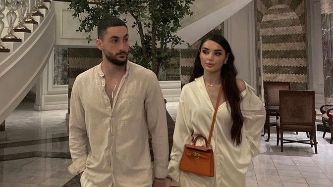 Yaşça senden küçük birini mi istersin, büyük birini mi?