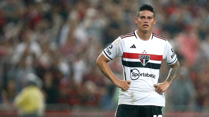 Para için kariyerlerini çöp eden futbolcular hakkında ne düşünüyorsunuz?