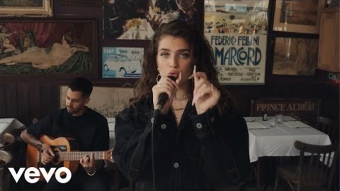 Geceye bir şarkı 🎵 bırakır mısınız?