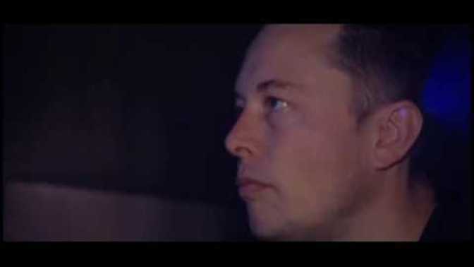 Elon Musk'in oyun oynadiği videosunun tamamını nereden bulabilirim?