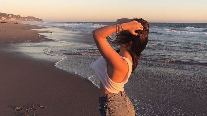 Sizce bir kadın kollarındaki tüyleri almalı mı?
