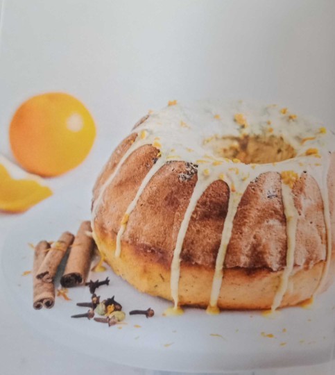Daha çok hangisini seversiniz; sade kekleri mi, glaze soslu kekleri mi?