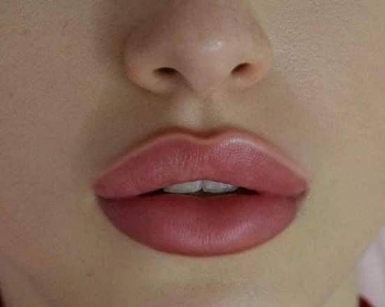 Dolgulu dudaklar mı? Doğal dudaklar mı?