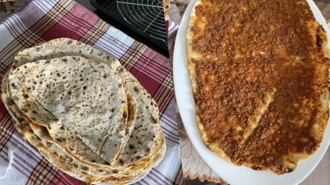 Lahmacunun içine ne koyup yemeyi seversiniz?