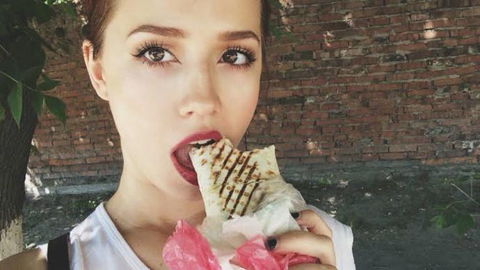 İlk buluşmada flörtünüz sizi dürümcüye götürürse tepkiniz ne olurdu? 🌯 ?