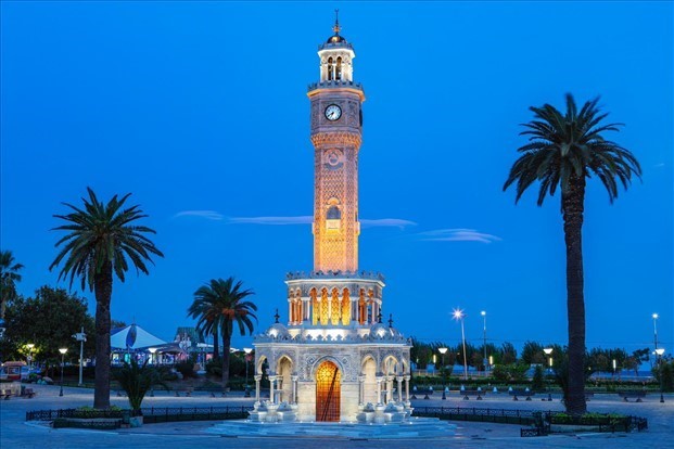Üniversiteyi İzmir mi İstanbulda mı okursun?