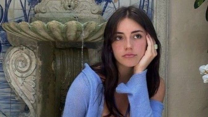 Sevgilime 'bu kız benden güzel mi?' diye sorup kendimi başka kızlarla kıyaslıyorum. Nasıl düzelirim?