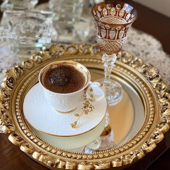 Sabah kahvesini kiminle içmek istersiniz 🙄?