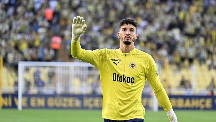 Altay Bayındır Manchester United yolunda! Sizce Altay İngilterede başarılı olabilir mi?