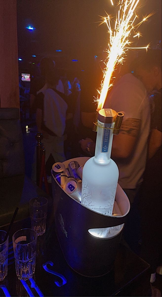 Bugün herkessss bendennnn siparişleri alayım? 🍷🥂🍾