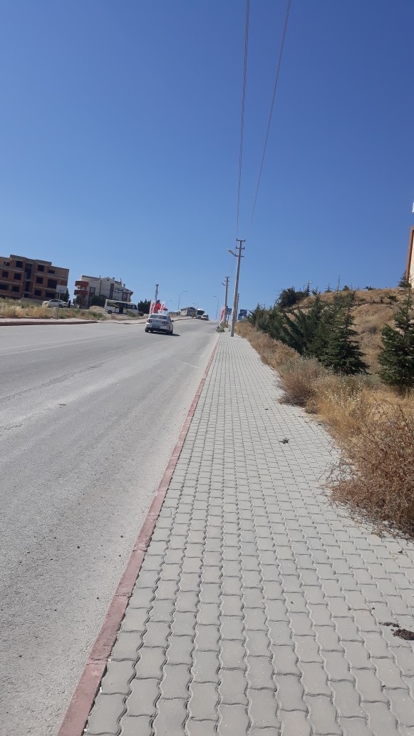 Kendisine çıkan üniversiteden memnun olan var mı?