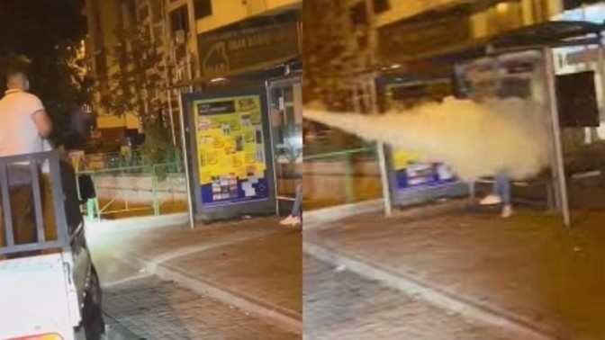 Bursa'da bir grup şahıs, otobüs durağında bekleyen kıza yangın söndürme tüpü sıktı. Bunlar nasıl kafalar?