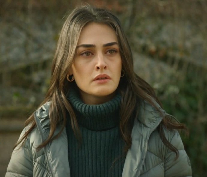 "Seni ne kadar seversem seveyim sanki hiç yetmeyecekmiş gibi geliyor.." 🖤