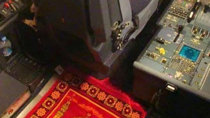 Pilotlara kokpitte namaz kılma izni verildi! Pilot olsaydınız kokpitte namaz kılar mıydınız?