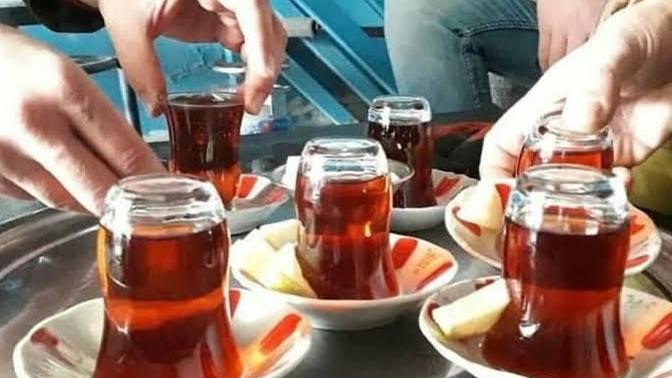 Erzurum'da çayların ters servis edildiği olayı doğru mu?