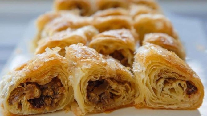Küt böreği vs. kıymalı börek! Hangisi senin favorin?