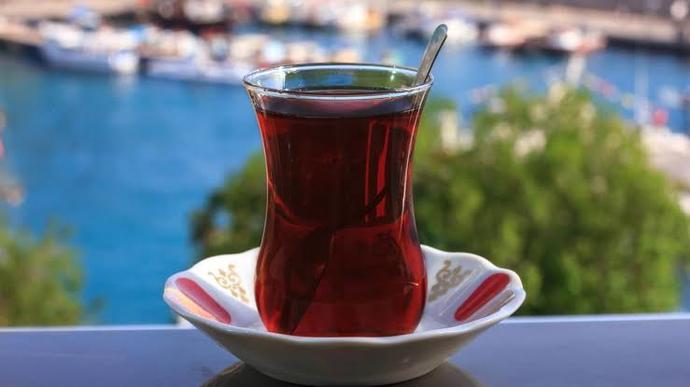 25 kuruşa çay satan bir işletme gördünüz, o an ne yaparsınız?