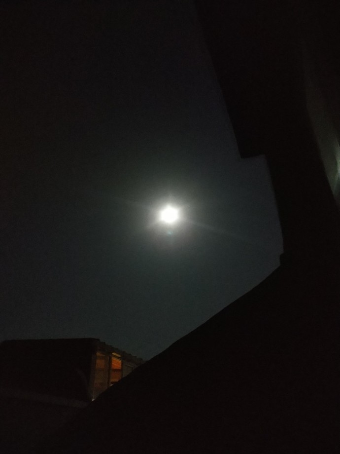 Balık Dolunayı bu gece;uykusuzluk ve baş ağrısı yapacağını söyleniyor sizlerde durumlar nelerdir?