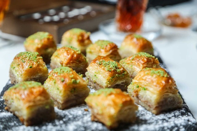 Sizce baklavanın yanına hangi içecekler yakışmaz?