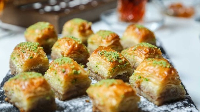 Sizce baklavanın yanına hangi içecekler yakışmaz?
