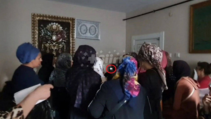 Günde 300 kişiye muska yapan şeyhin kazancı sosyal medyada gündem oldu! Yaptıracak olsaydınız ne muskası yaptırırdınız?