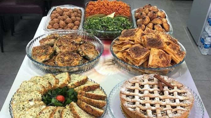 Misafirliğe giderken eli boş mu yoksa dolu mu gidersiniz?