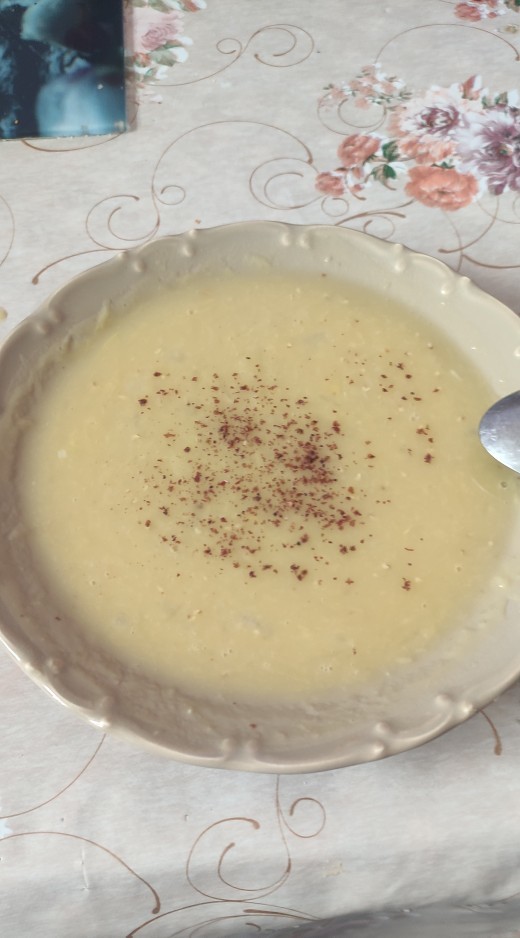 Gecenin bu saatinde mercimek çorbası yapan biri hakkında ne düşünürsünüz?